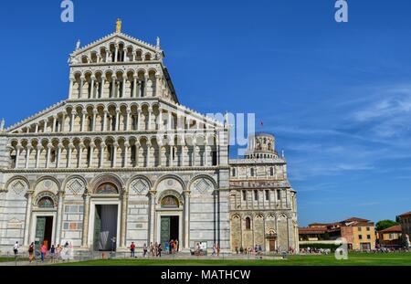 Pisa, Italien, Toskana, 30. August 2014. Piazza del Duomo, auch als Piazza dei Miracoli bekannt. UNESCO-Weltkulturerbe seit 1987. Stockfoto