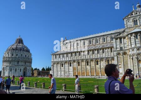 Pisa, Italien, Toskana, 30. August 2014. Piazza del Duomo, auch als Piazza dei Miracoli bekannt. UNESCO-Weltkulturerbe seit 1987. Stockfoto