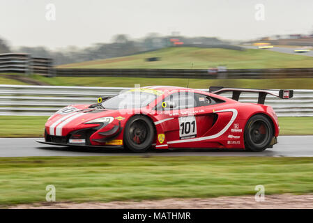 Auto 101 Balfe Motorsport Mclaren 650 s GT3 in Runde 1 der britischen GT-Meisterschaft 2018 in Oulton Park, Cheshire Vereinigtes Königreich Stockfoto