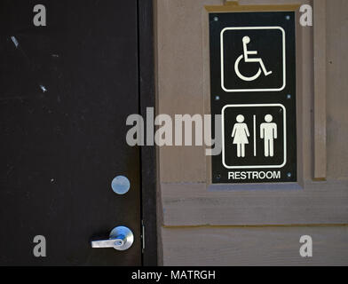 Toilette, Symbole für Männer, Frauen und Behinderte, Sunol Valley, Kalifornien Stockfoto