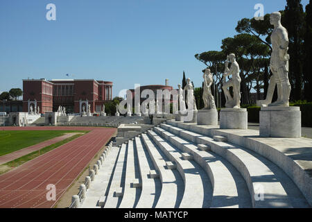 Rom. Italien. Stadio dei Marmi (Stadion der Murmeln), Foro Italico Sports Complex. Vom italienischen Architekten Enrico Del Debbio 1928 entworfen und Inau Stockfoto