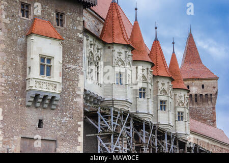 Türme der Burg Hunedoara in Rumänien Stockfoto