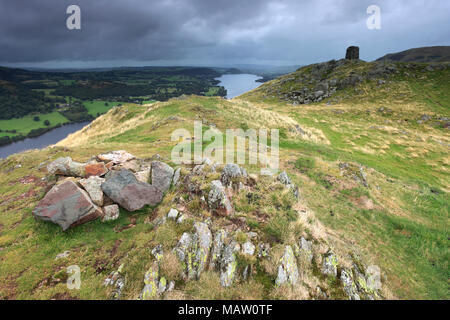 Ullswater vom Gipfel des Hallin fiel, Nationalpark Lake District, Cumbria County, England, UK. Hallin fiel ist einer der 214 Wainwright Spaziergänge Fe Stockfoto