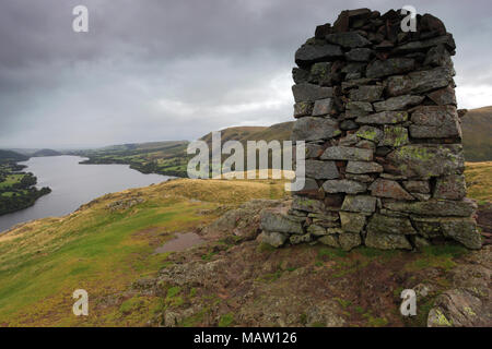 Ullswater vom Gipfel des Hallin fiel, Nationalpark Lake District, Cumbria County, England, UK. Hallin fiel ist einer der 214 Wainwright Spaziergänge Fe Stockfoto