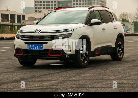 Stationäre Bild der Citroen C5 Aircross wie auf eine Probefahrt in Shanghai, China. Stockfoto