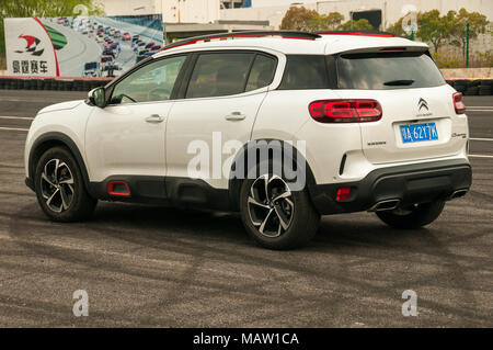 Stationäre Bild der Citroen C5 Aircross wie auf eine Probefahrt in Shanghai, China. Stockfoto