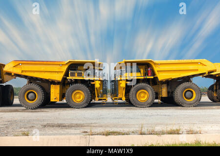 Coal Mining Truck auf dem Parkplatz Stange., Super Dump Truck. Stockfoto