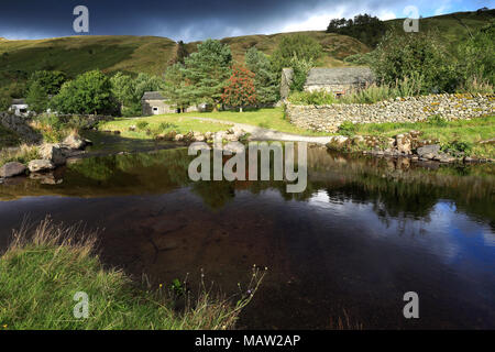 Sommer-Blick über Watendlath Tarn Bauernhof, Nationalpark Lake District, Cumbria, England, UK Stockfoto