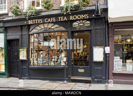 Little Bettys Café und Teesäle im Easter Stonegate York North Yorkshire England Großbritannien GB Großbritannien Stockfoto