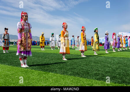 Trachten auf dem naadam Festival Eröffnung, Murun, Mongolei Stockfoto
