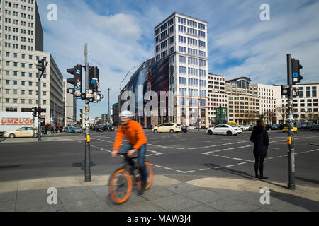 Eine falsche Fassade am Potsdamer Platz in Berlin, Deutschland. Stockfoto