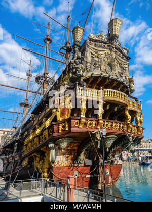 Genua (Genova), Italien, 25. März 2018 - Die Galeone Neptun Piratenschiff in Genua Porto Antico (alter Hafen), Italien. Stockfoto