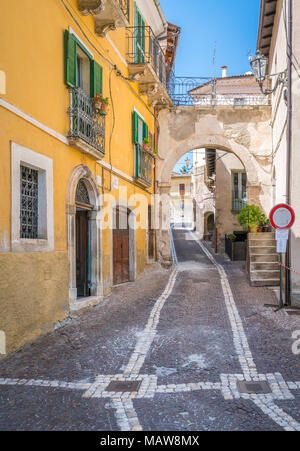 Pettorano sul Gizio in einem Sommernachmittag, ländlichen Dorf in der Provinz L'Aquila, Abruzzen, Italien. Stockfoto