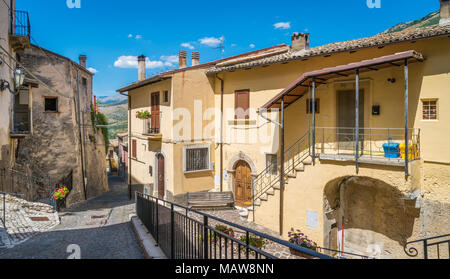 Pettorano sul Gizio in einem Sommernachmittag, ländlichen Dorf in der Provinz L'Aquila, Abruzzen, Italien. Stockfoto