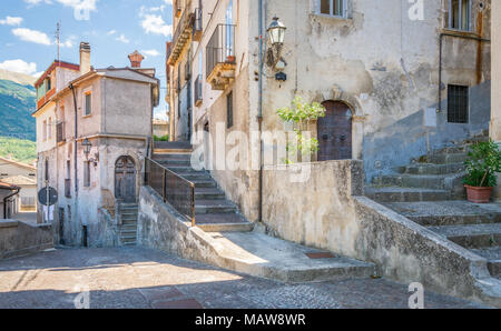 Pettorano sul Gizio in einem Sommernachmittag, ländlichen Dorf in der Provinz L'Aquila, Abruzzen, Italien. Stockfoto