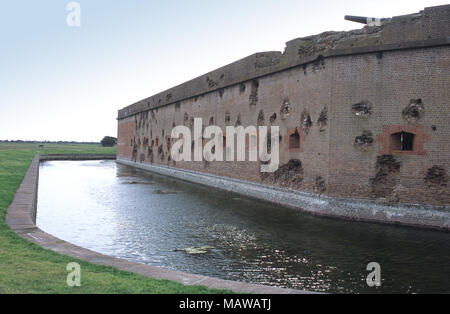 US Bürgerkrieg Cannon Ball Streiks auf Ft. Pulaski südlich von Charleston, South Carolina, USA Stockfoto