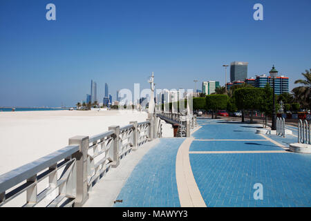 Assunto: Praia com prédios ao Fundo em Abu Dhabi Ort: Abu Dhabi, Emirados Árabes Daten: 10/10/13 Autor: Eduardo Zappia Stockfoto