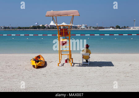 Assunto: Praia com prédios ao Fundo em Abu Dhabi Ort: Abu Dhabi, Emirados Árabes Daten: 10/10/13 Autor: Eduardo Zappia Stockfoto