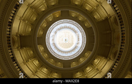 Im Inneren der Kuppel der Rotunde, Texas State Capitol Building, Austin, Texas, USA. Der Zentralstern ist 8 Fuß im Durchmesser Stockfoto