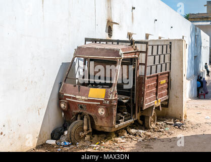 Abgebrochene Auto-rikscha in Jaipur, Indien Stockfoto