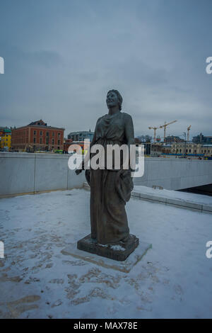 Oslo, Norwegen - 18 Juli 2016: eine Statue von Kirsten Flagstad vor dem Opernhaus. Sie war eine hervorragende Opernsängerin und der erste Direktor der Norwegischen Oper. Stockfoto