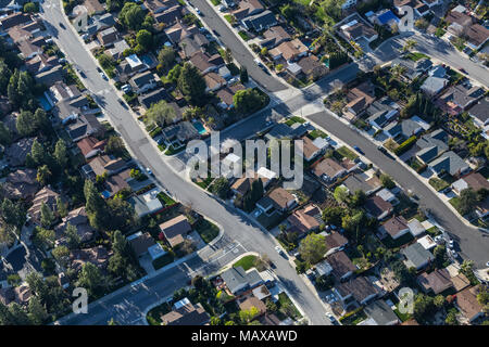 Luftbild des vorstädtischen Wohnviertel in der Nähe von Los Angeles im Ventura County, Kalifornien. Stockfoto