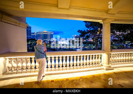 Überdachten Gehweg aus dem Bellagio zum Strip, Las Vegas, Narvarda, USA. Stockfoto