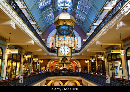 Der große australische Uhr im Queen Victoria Building Shopping Centre, Sydney, New South Wales, Australien Stockfoto