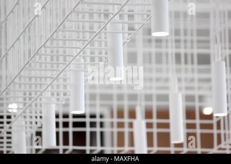 Moderne Hängelampe mit schalten Sie das Licht an der Decke hängend Stockfoto