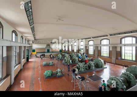 Ein Blick in das Pumpenhaus an der R.C. Harris Wasseraufbereitungsanlage in Toronto, Ontario, Kanada. Stockfoto