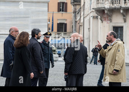 Rom, Italien. 04 Apr, 2018. Der Präsident der italienischen Abgeordnetenkammer und Fünf-Sterne-Bewegung Mitglied Roberto Fico Wanderungen vom Quirinal Palast, der Residenz des Präsidenten der Republik Sergio Mattarella, am ersten Tag der politischen Gespräche in Italien die neue Regierung, Rom, Italien, 4. April 2018 zu bilden. Quelle: Andrea Ronchini/Pacific Press/Alamy leben Nachrichten Stockfoto
