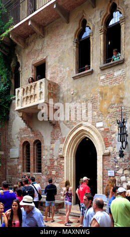 Verona, Venetien/Italien - 2011/12/06: Verona historisches Stadtzentrum - Julia Capuleti Haus, Casa di Giulietta an der Via Cappello Straße Stockfoto