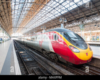 Jungfrau Zug am Bahnhof Manchester Piccadilly, Großbritannien Stockfoto