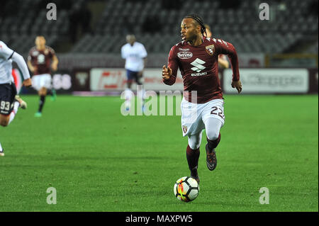 Turin, Italien. 4 Apr, 2018. Joel Obi (Torino FC) während der Serie ein Fußballspiel zwischen Torino FC und Crotone im Stadio Grande Torino am 4. April, 2018 in Turin, Italien. Quelle: FABIO UDINE/Alamy leben Nachrichten Stockfoto