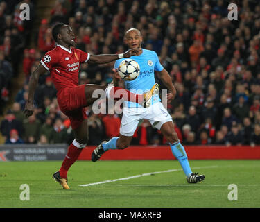 4. April 2018, Liverpool, Liverpool, England; Champions League Viertelfinale, Hinspiel, Liverpool gegen Manchester City; Sadio Mähne von Liverpool steuert den Ball an der Strafraumgrenze Stockfoto