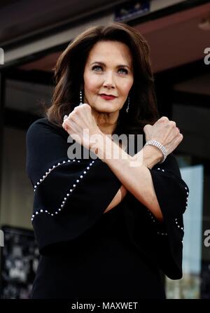 Los Angeles, USA. 3 Apr, 2018. Schauspielerin Lynda Carter besucht ihr Stern ehren Zeremonie auf dem Hollywood Walk of Fame in Los Angeles, USA, 3. April 2018. Lynda Carter war berühmt für ihre Zeichen 'Wonder Woman' in TV-Serie von 1975 bis 1979 läuft. Credit: Zhao Hanrong/Xinhua/Alamy leben Nachrichten Stockfoto