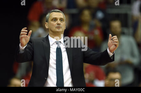 München, Deutschland. 04 Apr, 2018. 04 April 2018, Deutschland, München: Basketball, Bundesliga, FC Bayern München vs. Ratiopharm Ulm. Der Münchener trainer Dejan Radonijc. Credit: Andreas Gebert/dpa/Alamy leben Nachrichten Stockfoto