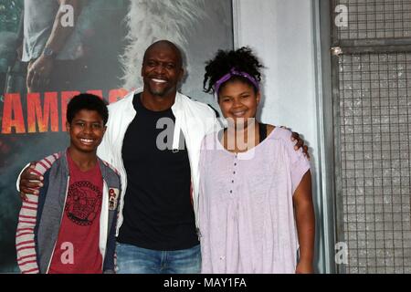 Los Angeles, CA, USA. 4 Apr, 2018. Jesaja Crews, Terry Crews, Wynfrey Mannschaften an der Ankünfte für Rampage Premiere, Microsoft Theatre, Los Angeles, CA April 4, 2018. Credit: Priscilla Grant/Everett Collection/Alamy leben Nachrichten Stockfoto