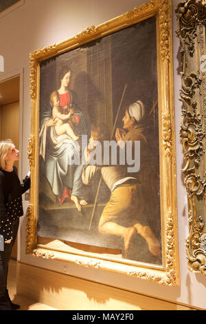 London,UK,5th April 2018,A Photocall took place at Bonhams of a private art collection from Spanish Master Sculptor Antón Casamor. Highlights include: FOLLOWER OF MICHELANGELO MERISI DA CARAVAGGIO (Caravaggio 1573-1610 Porto Ercole)Madonna di Loreto Estimated at £ 3,000 - 5,000. The sale takes place on the 11th April 2018©Keith Larby/Alamy Live News Stockfoto