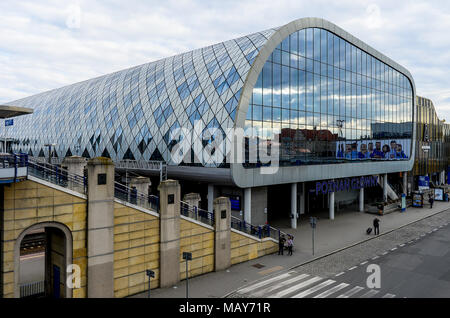 Eine allgemeine Ansicht der Hauptbahnhof in Posen. Polen ist ein Land in Mittel- und Osteuropa angrenzenden Deutschland im Westen und der Ukraine im Osten. Stockfoto
