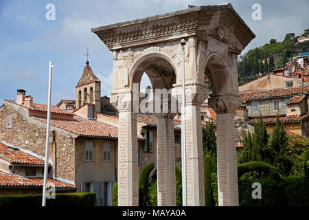 Grassois Aux Morts Pour la France, Krieg Denkmal an der Kathedrale Notre-Dame du Puy, Altstadt von Grasse, Alpes-de-Haute-Provence, Südfrankreich, Frankreich, Europa Stockfoto