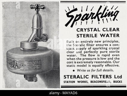 1950s original alten Vintage Werbung Werbung funkelnden Crystal Clear steriles Wasser durch Steralic Filter Ltd Station arbeitet Beaconsfield Buckinghamshire England Großbritannien im englischen Magazin ca. 1951 Stockfoto