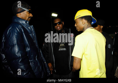 Snoop Dogg, Miami Mike und Deandre Weise alias Soulja Boy an Snoop Dogg Malice n Wonderland Premiere am 22. März 2010 in Los Angeles, Kalifornien. Stockfoto