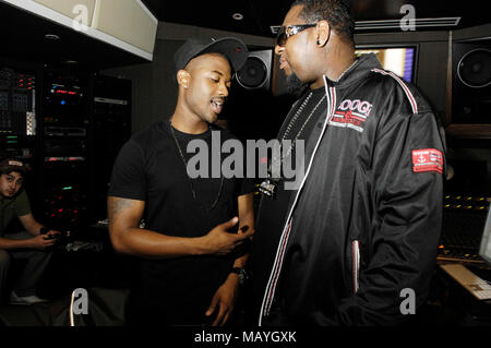 Ray J und Miami Mike in einem Tonstudio am 22. März 2010 in Los Angeles, Kalifornien. Stockfoto