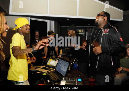 Deandre Weise alias Soulja Boy, Dre Sinatra, Ray J und Miami Mike in einem Tonstudio am 22. März 2010 in Los Angeles, Kalifornien. Stockfoto