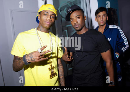 Deandre Weise alias Soulja Boy, Ray J und Clinton Funken an einem Tonstudio am 22. März in Los Angeles, Kalifornien 2010. Stockfoto