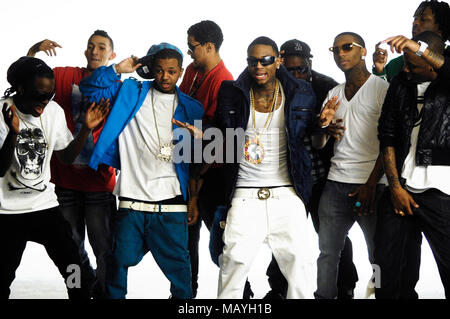 Rapper Deandre Weise alias Soulja Boy mit Lil B basierend auf Gott, arabischen, Quincy Braun, Khleo Thomas, Große Haube Boss und Audio Drücken Sie auf Set für Soulja Boy Tell'Em" Pretty Boy Swag' Musik Video am 11. Februar in Los Angeles, Kalifornien 2010. Stockfoto