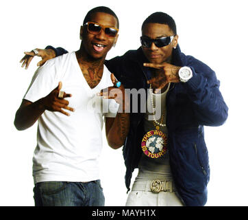 (L - R) Rapper Lil B basierend auf Gott und Deandre Weise alias Soulja Boy für Soulja Boy einfach 'Em' Pretty Boy Swag' Musik Video am 11. Februar in Los Angeles, Kalifornien 2010. Stockfoto