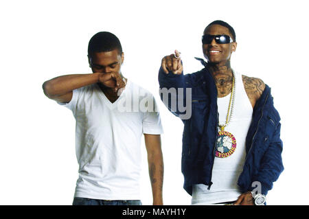 (L - R) Rapper Lil B basierend auf Gott und Deandre Weise alias Soulja Boy für Soulja Boy einfach 'Em' Pretty Boy Swag' Musik Video am 11. Februar in Los Angeles, Kalifornien 2010. Stockfoto