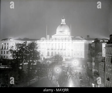 Antike Oktober 1929 Foto, die Massachusetts State House in der Nacht in Boston, Massachusetts, USA. Quelle: ORIGINAL GLAS NEGATIVE Stockfoto